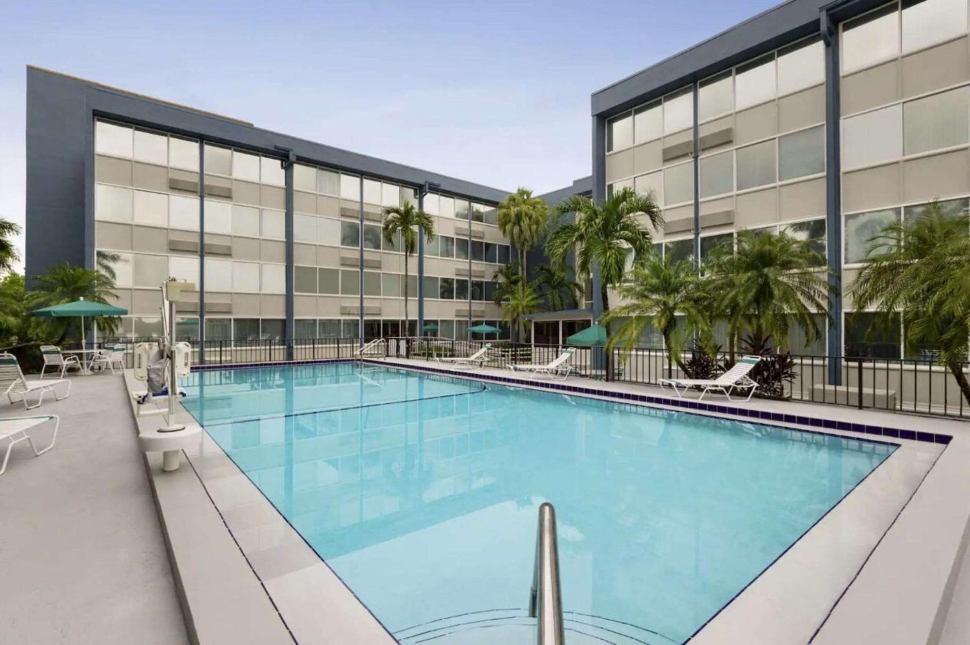 Envision Hotel Miami International Airport Bagian luar foto